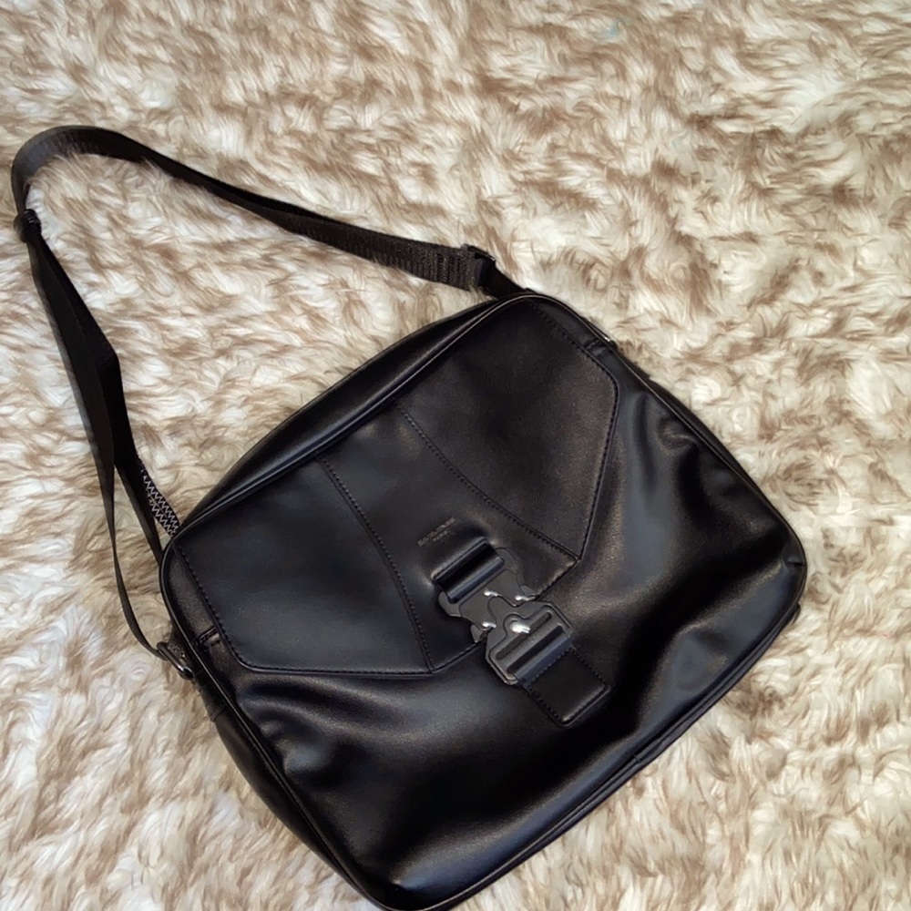 David Jones Black Messenger Bag Soft Leather with Adjustable Strap and Buckle